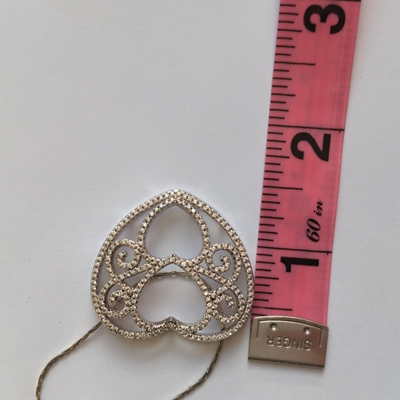 Crystal heart necklace on silver chain. New. 21" chain Pure white sparkle. Box - Picture 5 of 5